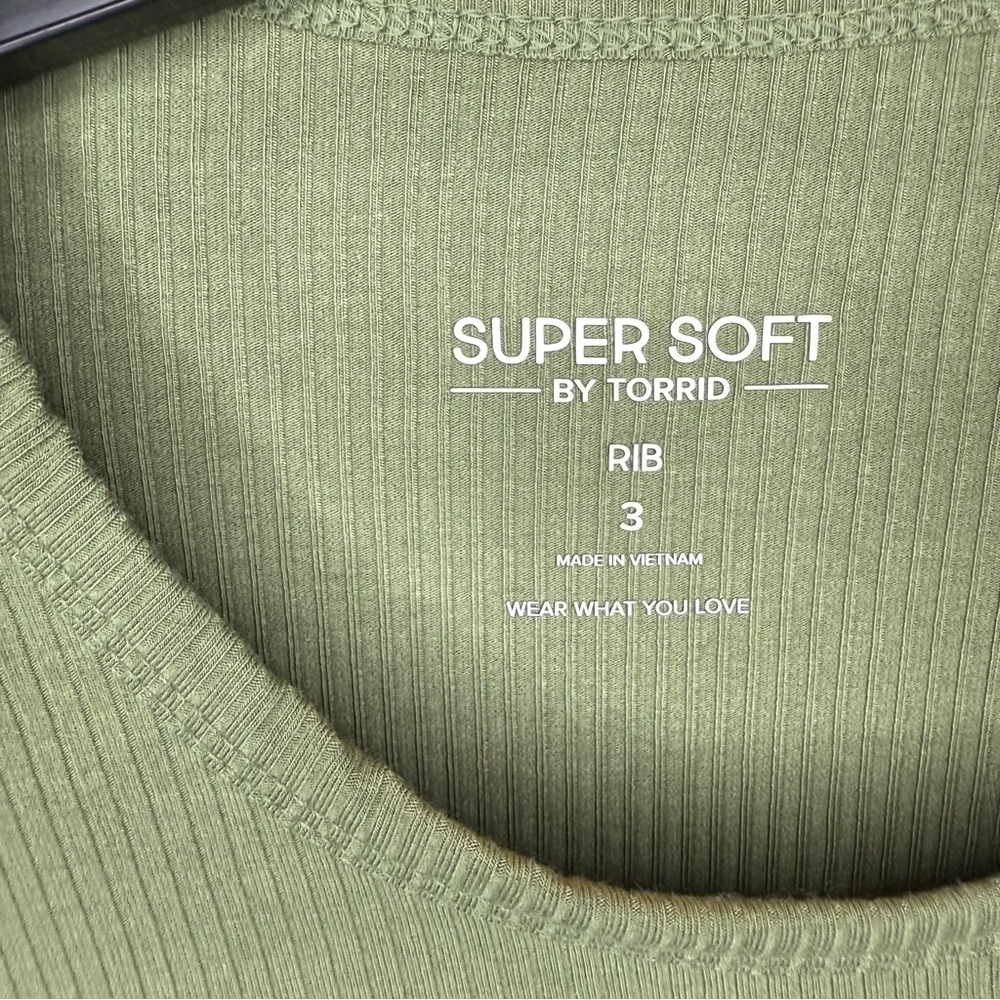 NWT Torrid size 3 Side Olivine Cinch Crew Long Sleeve Top - Picture 2 of 8